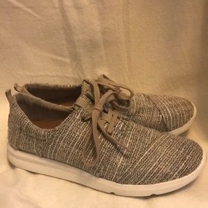 Toms lace up shoes